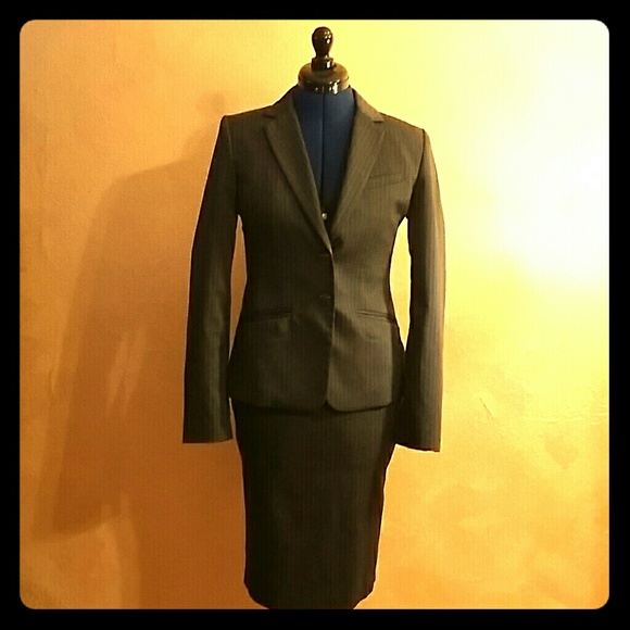 ON SALE💰💳💲👚🎵🎶2pcs Pinstripe grey suit