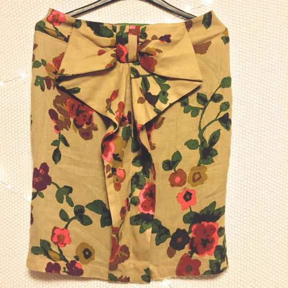 Chic Eva Franco Taupe Rose-Print Pencil Skirt