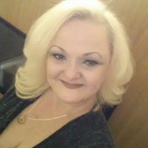 Meet your Posher, Casandra