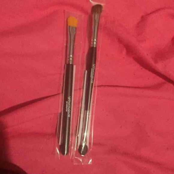 Younique eyeshadow brushes
