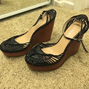 Report wedge sandals