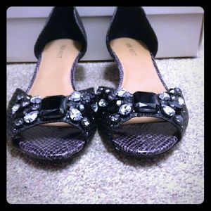 Nine West open toe black flat shoes