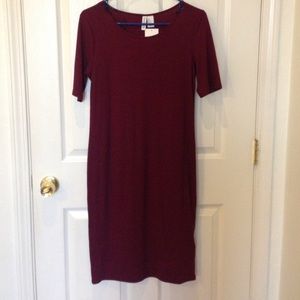 Burgundy slim body con dress