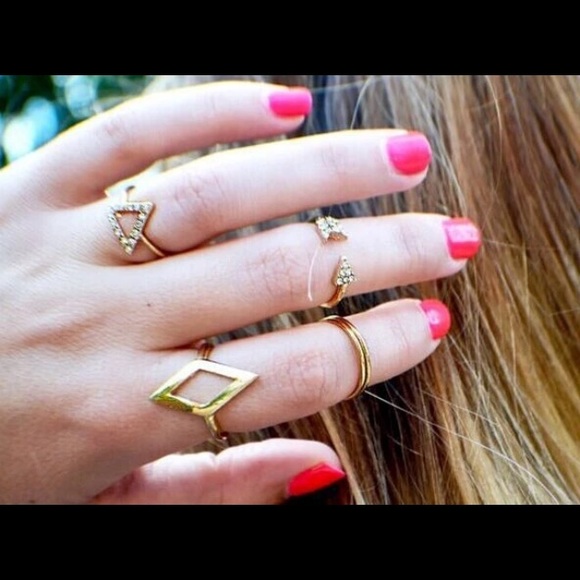 Women 5 finger fashion ring💍 - Picture 2 of 2