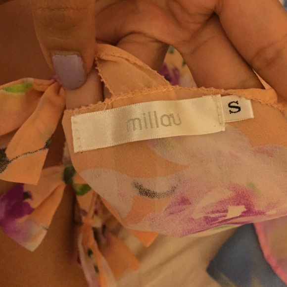 LF floral top with bows. - Picture 3 of 3