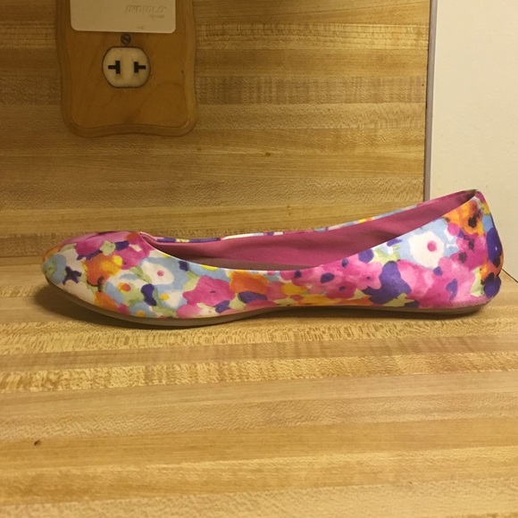 Lower east side floral flats - Picture 2 of 4