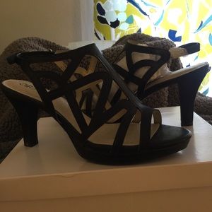 Women's strappy sandal