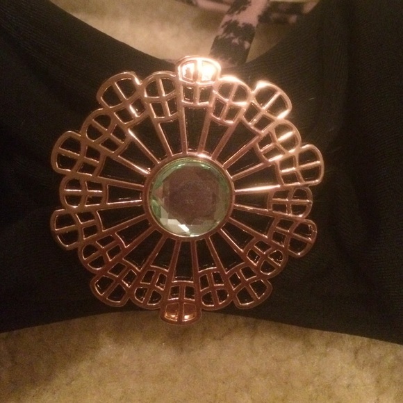 Too small - Picture 2 of 4