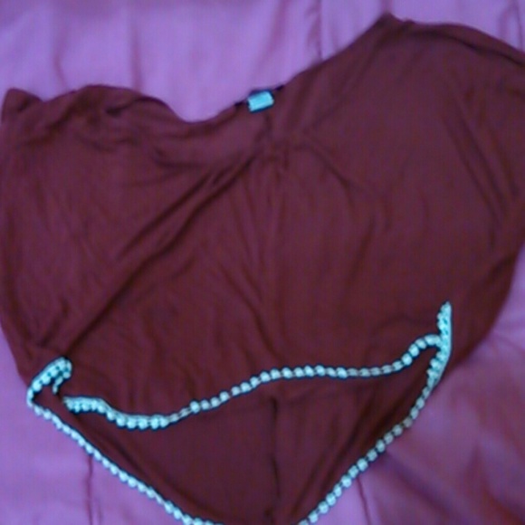 Cute Burgundy Top With White detal On Bottom