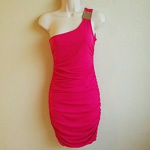 // Pink one shoulder party dress //