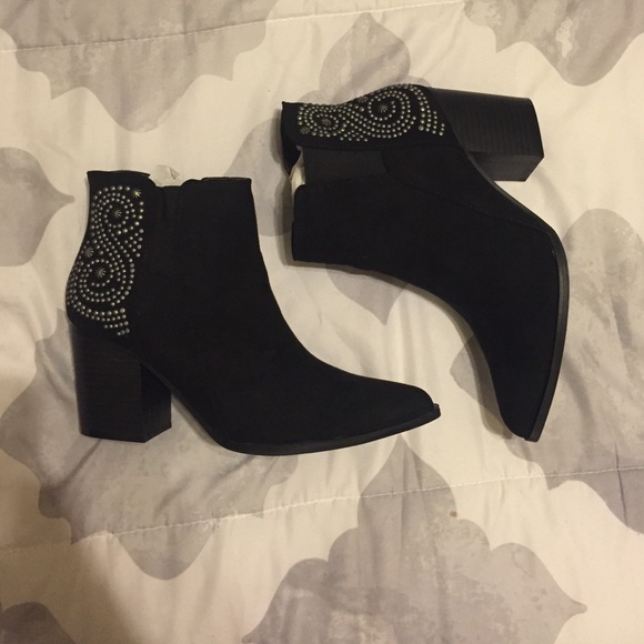 Suede black booties.