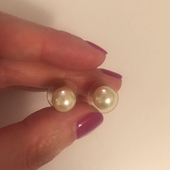 Faux Pearl Stud Earrings - Picture 1 of 2