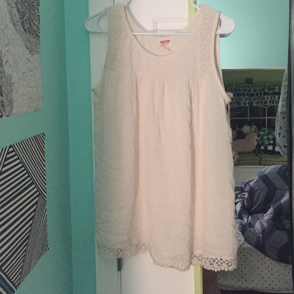 New white lace tank top