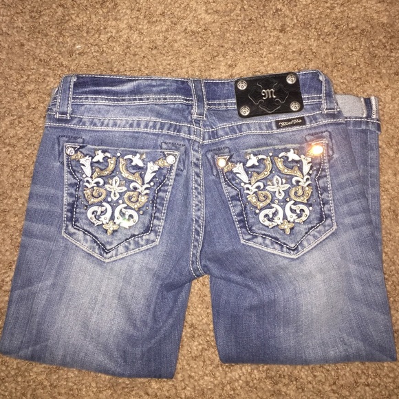 Size 25 miss me capris!