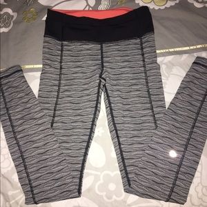 SOLD ON ♏️ Lululemon Speed Tight sz 4
