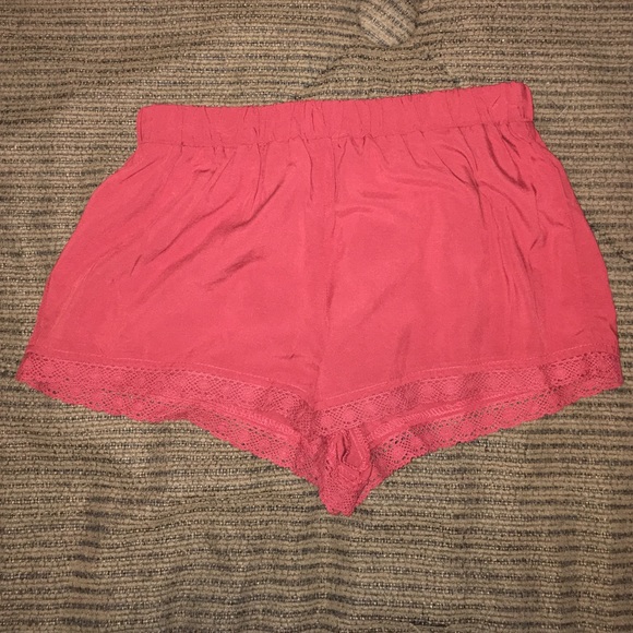Maroon loose shorts