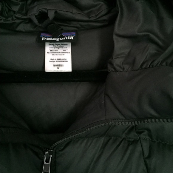 SOLD Patagonia Women's Downtown Parka - Picture 3 of 4
