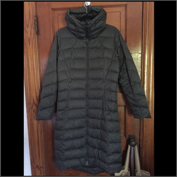 SOLD Patagonia Women's Downtown Parka - Picture 4 of 4