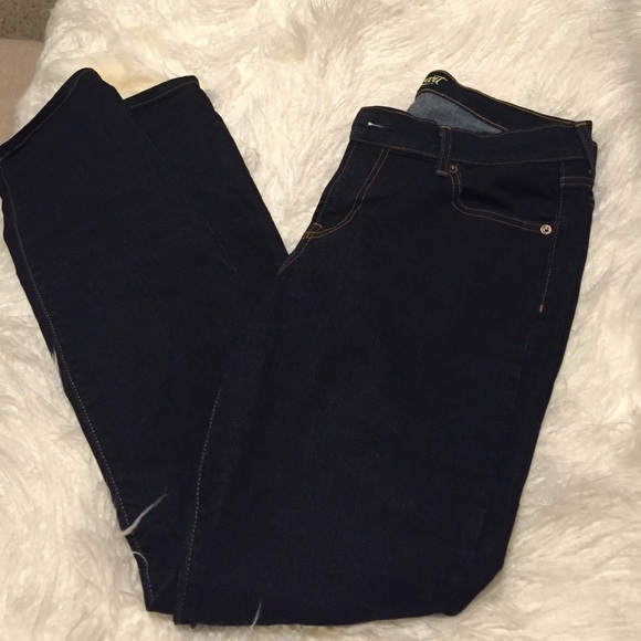 Size 10- dark wash jeans. Ankle cropped.