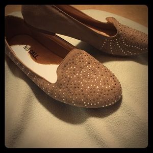 Taupe beaded No Call ladies 10