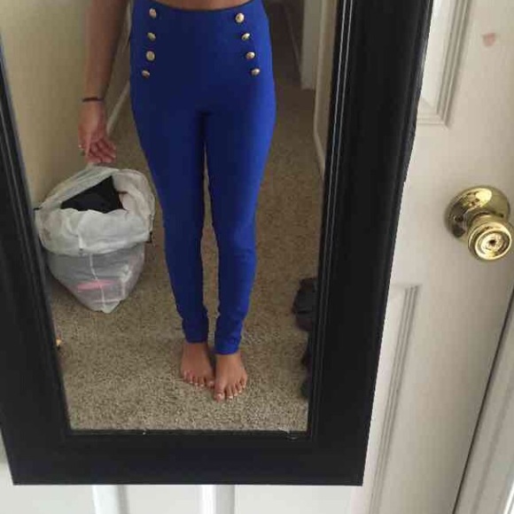 Blue highwaisted jeans
