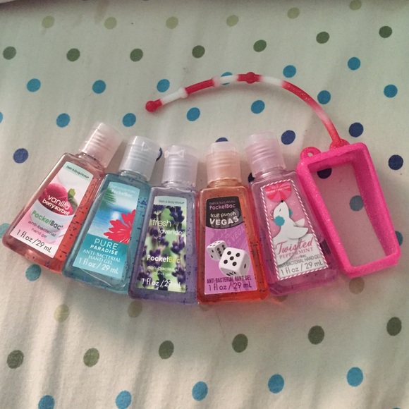 Set of 5 hand sanitizer sand one sanitizer holder