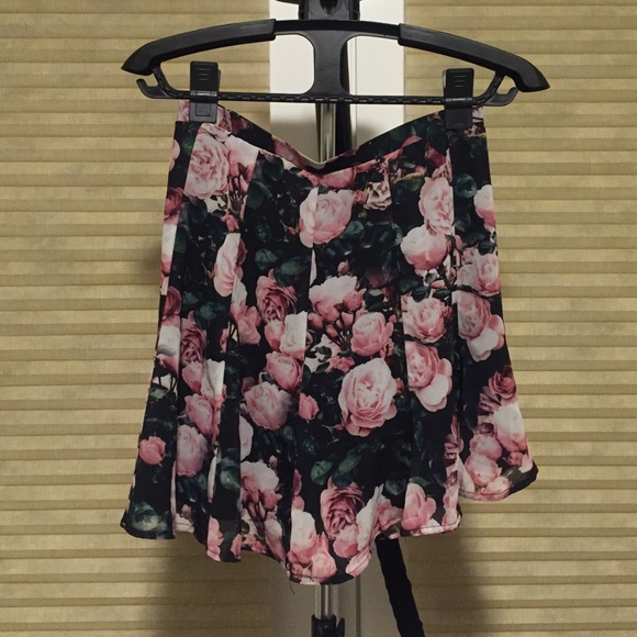 Show me your mumu floral skirt