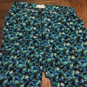 Lightweight, high wasted floral pant