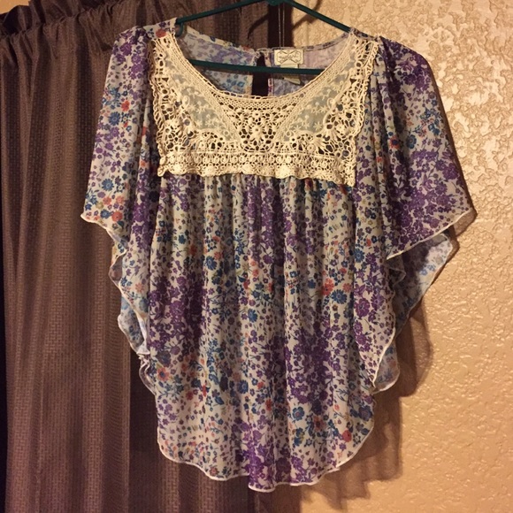 Super cute and flowy Eyelash Couture blouse! - Picture 1 of 2