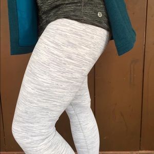 SOLD ON ♏️ Lululemon Wunder Under Crop lll