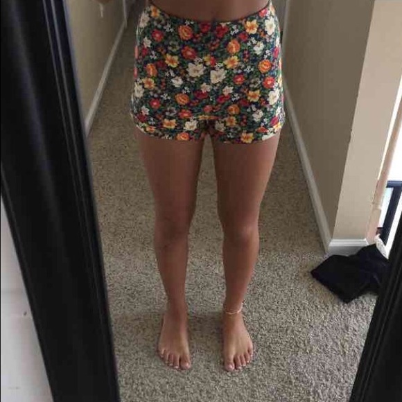 Floral highwaisted shorts