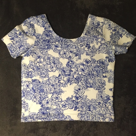 AA blue floral crop top - Picture 2 of 3