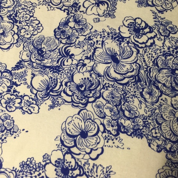 AA blue floral crop top - Picture 3 of 3