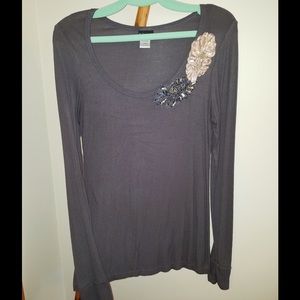 Large Long Sleeve Cute Top w/ Flower Like Piece
