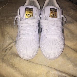 Adidas superstar's