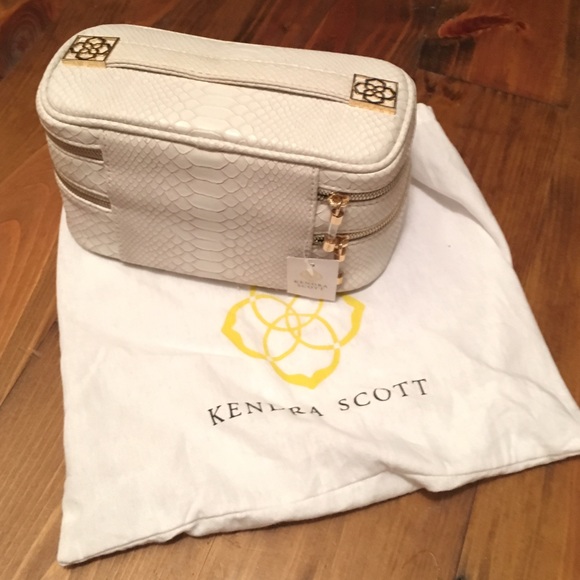 Kendra Scott Jewelry - Kendra Scott Beauty Bag Pyton ~ NWT