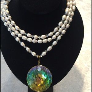 3 strand fresh pearl necklace w/ center stone