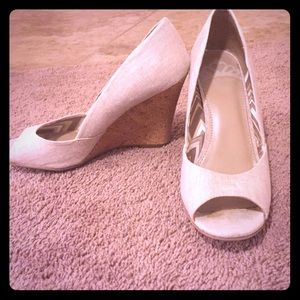 Peep toe wedges 🙌🏻