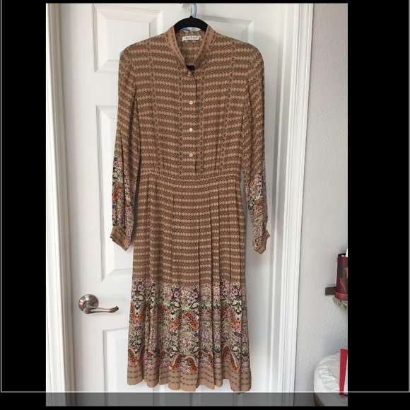 Amazing long patterned dress with belt