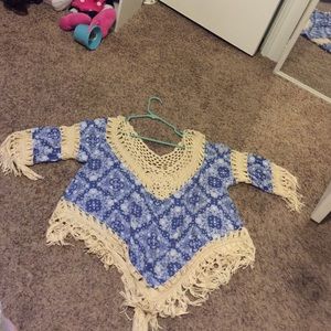 Blouse and Necklace with bracelet.