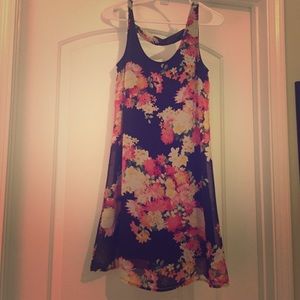 Floral knee lefty dress.