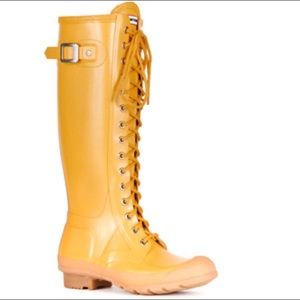 Hunters rain boots
