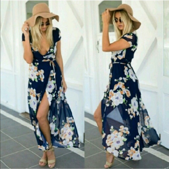 Beautiful beach dress or coverup - Picture 2 of 3