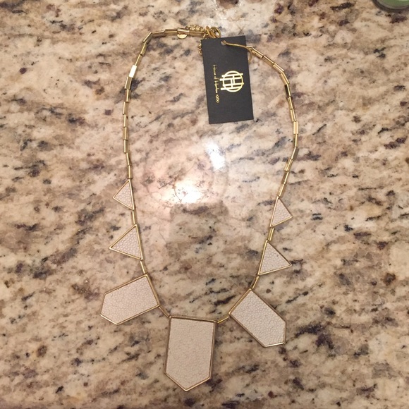 NWT House of Harlow triangle necklace
