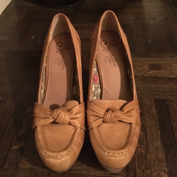 Seychelles Leather Upper Tan Bow Tie Heels