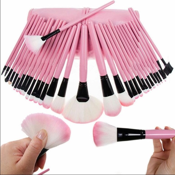 Other - 🎉HP❤️x2 Pink 32 piece pro cosmetics brushes