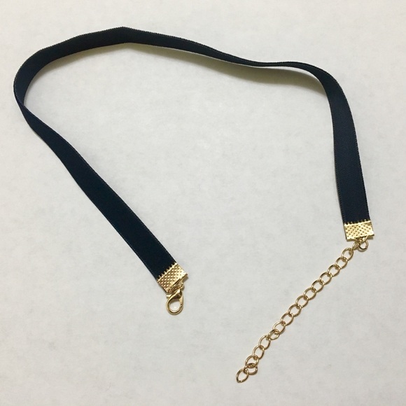 Velvet Black Choker - Picture 2 of 3