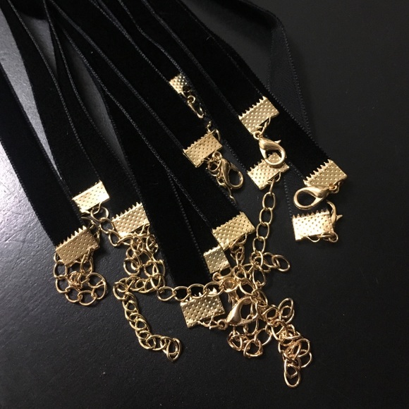 Velvet Black Choker - Picture 3 of 3
