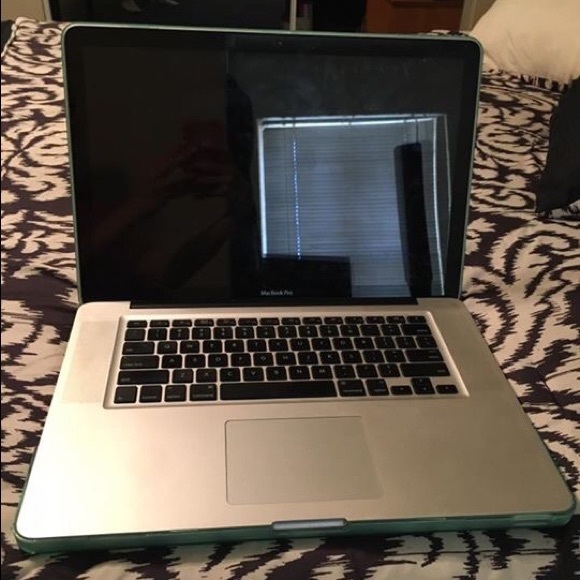 MacBook Pro - Picture 2 of 3