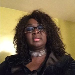 Meet your Posher, Astou